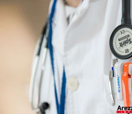 Medici anti covid nelle scuole: l’Asl pubblica il bando