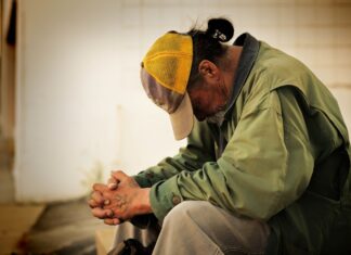 Lotta alla povertà, 30 milioni per le fasce sociali a rischio. Ok alle linee guida del bando