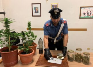 Montevarchi, Carabinieri inseguono e poi arrestano spacciatore nel centro storico