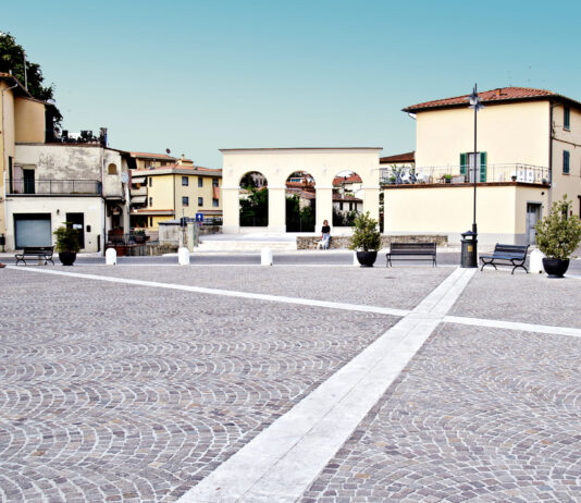 Il Palazzo Comunale di Cavriglia si illumina con i colori della Toscana