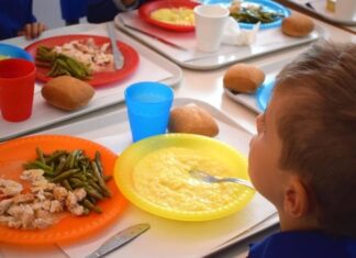 Mensa scolastica comunale, distribuite le bustine anti spreco
