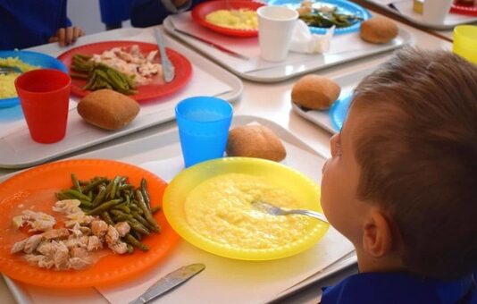 Mensa scolastica comunale, distribuite le bustine anti spreco