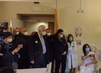 Vaccine Day, oggi le prime 620 dosi. Giani: “Giornata storica”