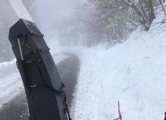 La provincia di Arezzo in soccorso della Garfagnana per la spalatura della neve