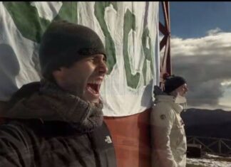 Usca: giovani che scalano montagne