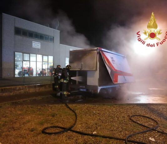 Montevarchi: prende fuoco furgone, nessun ferito