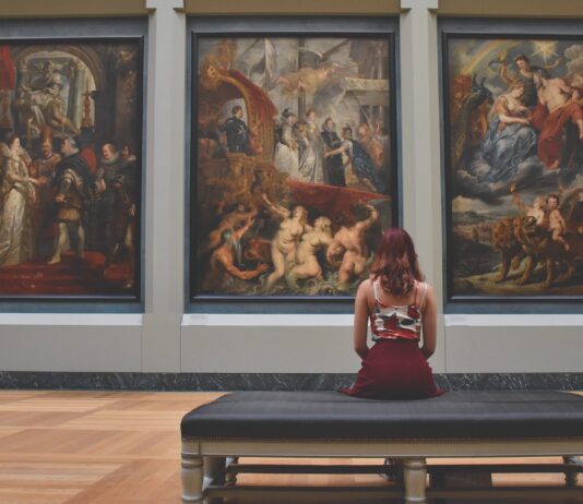 Si parla di riaperture e di uscite libere. Ma dal punto di vista culturale, sblocchiamo davvero la situazione?
