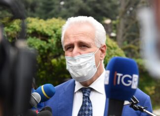 Giani: “Tamponi limitati a 48 ore, l’obbiettivo è spingere i cittadini a vaccinarsi”