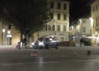 La Polizia arresta due giovani e ne denuncia un terzo, per spaccio di sostanza stupefacente