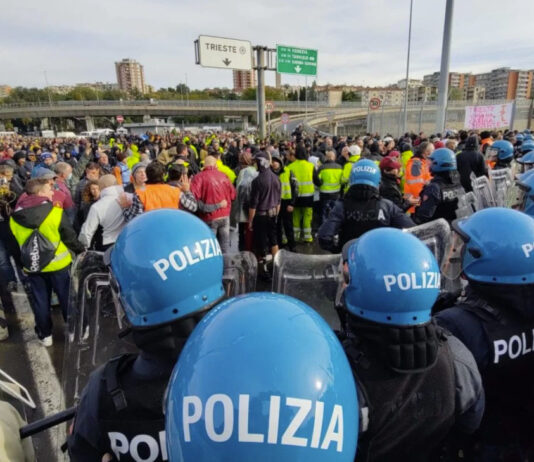 No Vax, perquisiti 17 affiliati a chat negazionista: nel loro mirino anche Draghi