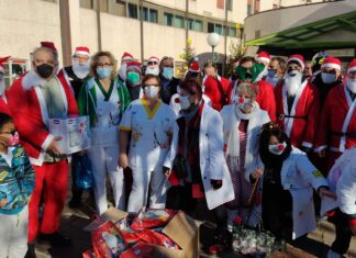 I Babbi Natale in moto portano doni ai bambini in ospedale. Una domenica speciale per i piccoli della pediatria