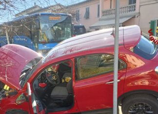 Incidente stradale, due auto coinvolte quattro le persone ferite