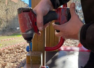 Interventi di manutenzione a Figline sui giochi per i più piccoli, in tutti i giardini pubblici