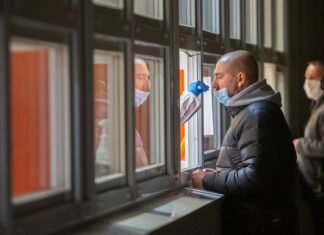 L’allarme di Sifo: “Basta tamponi selvaggi, così si manda in tilt il sistema sanitario”