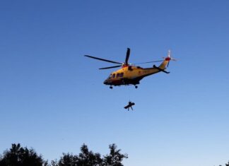 Cade con la sua bici in una zona imperva, 34enne in codice giallo a Careggi