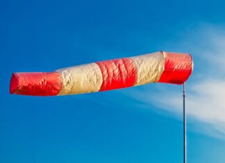 Vento forte in arrivo, domani 21 aprile codice giallo fino a mezzanotte