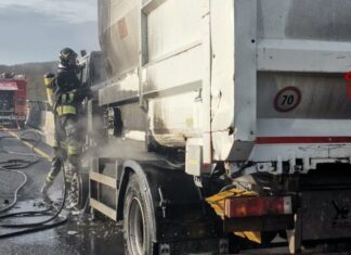 A1, prende fuoco un mezzo pesante nessuna persona coinvolta