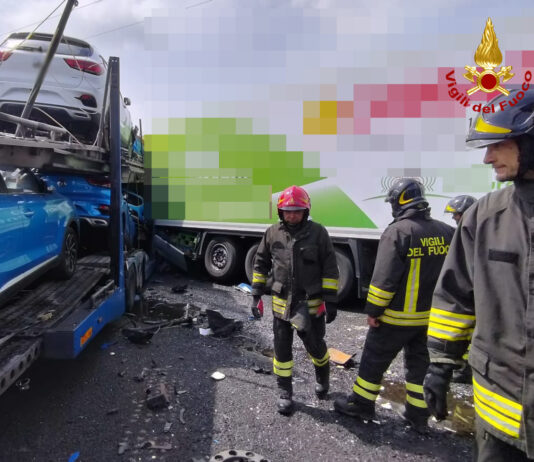 Incidente fra due mezzi pesanti in A1, l’intervento dei vigili del fuoco