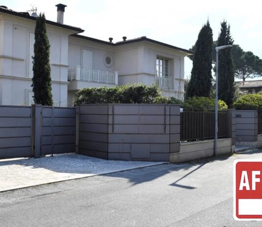 Il Presidente ucraino Zelensky affitta la villa di Forte dei Marmi ai RUSSI