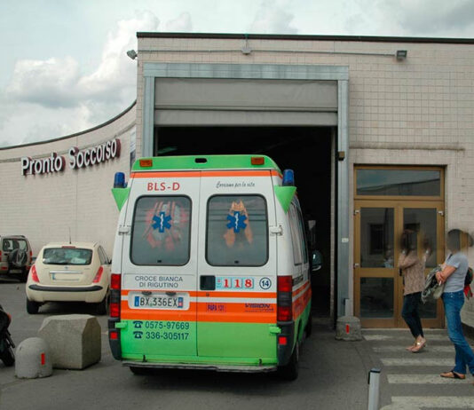 Incidente sul lavoro a Pratovecchio, 40enne in codice rosso al San Donato