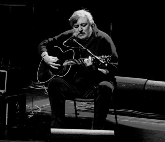 Dopo 10 anni Francesco Guccini torna con le Canzoni da intorto