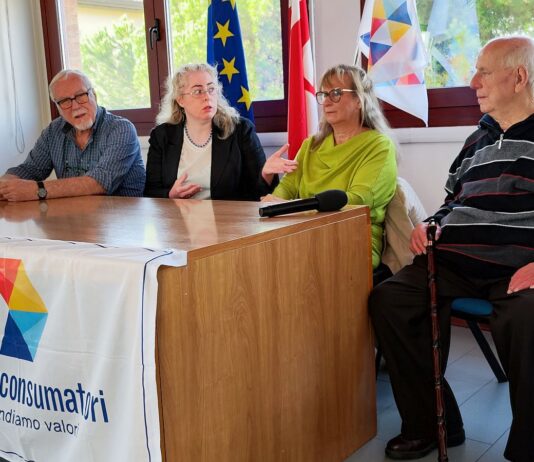 Famiglia anziana lasciata senza luce e acqua: la denuncia di Federconsumatori