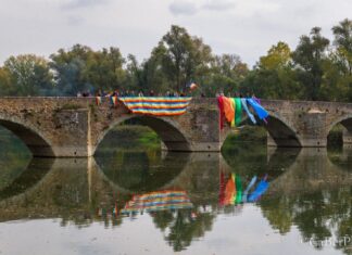 L’arcobaleno della pace su Ponte Buriano