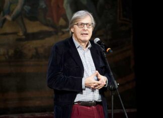 Sgarbi: “Vorrei fare il ministro della Cultura ma Berlusconi ha in mente solo Ronzulli”