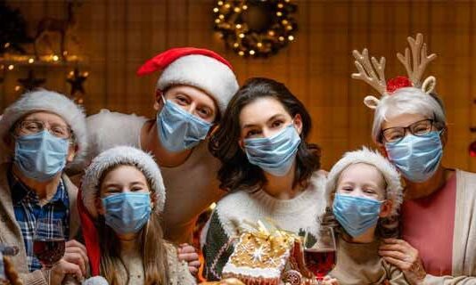 Due anni fa era considerato “rave” abusivo organizzare il pranzo di Natale con piu’ di 6 persone