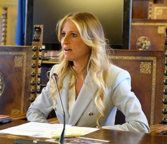 Una questione di bon ton: lettera di un dipendente alla Presidente Silvia Chiassai