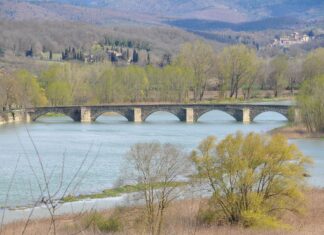 Ponte Buriano set per un giorno. Al via le riprese di “The Decameron”