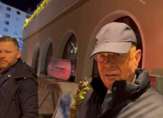 “Di quale testata è”: Klaus Schwab non risponde alle domande di una giornalista indipendente