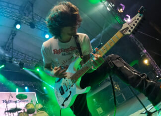 E’ italiano il chitarrista piu’ veloce della storia: si chiama Davide Lo Surdo