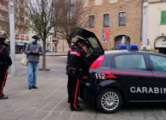 Montevarchi, cercavano di rubare cosmetici: denunciate due adolescenti