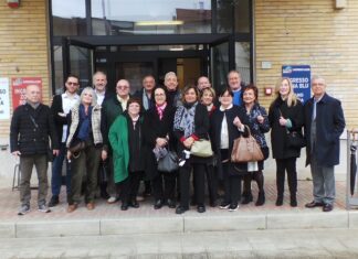 A 50 anni dal diploma si ritrovano davanti all’Istituto Severi di San Giovanni Valdarno