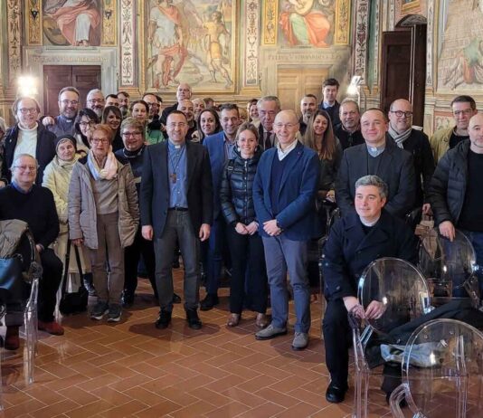 “La Pasqua è memoria di buone notizie attese”: gli auguri del vescovo Andrea Migliavacca