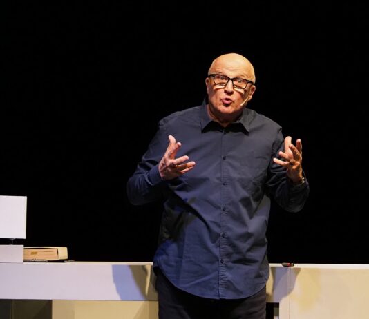 “La giovinezza è sopravvalutata”: sul palco del teatro Masaccio arriva Paolo Hendel