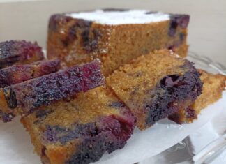 Mattonella dolce di mais e mirtilli