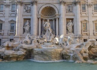 Fontana di Trevi, Sangiuliano: “Da eco-vandali rituale stanco, MiC si costituirà parte civile”