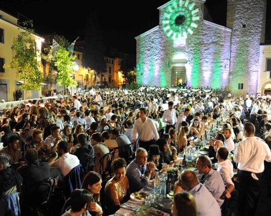 Porta Sant’Andrea: venerdì 7 luglio la “Cena della Vittoria” in piazza Sant’Agostino