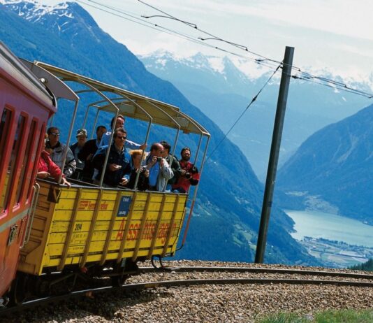 A bordo del Trenino Rosso del Bernina seguendo le indicazioni dell’amico Giuliano Sodi