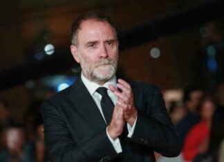 Netflix, gli attori italiani portano in tribunale la piattaforma. Da Valerio Mastandrea a Neri Marcorè: “Basta compensi irrisori”