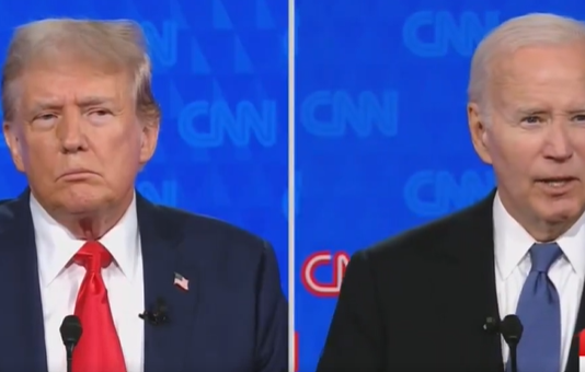 Biden: “Trump è un perdente, un babbeo. Ha fatto sesso con una pornostar mentre la moglie era incinta”