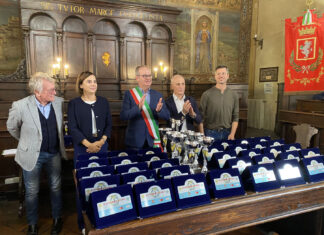 Cortona ospita la 6ª edizione di “Ruote nella Storia”: auto d’epoca e passione si incontrano nel cuore della Toscana