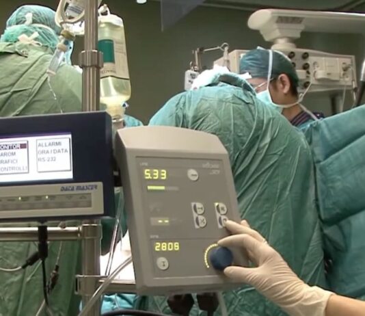 Dichiarato morto, si risveglia mentre stanno per espiantargli gli organi