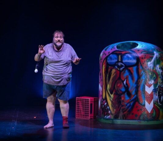 Stefano Fresi porta Dioggene al Teatro Verdi