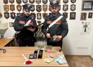 Nascondeva cocaina in una calamita sull’auto: arrestato per spaccio