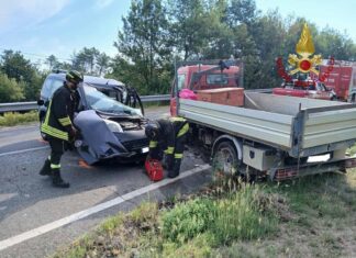 Scontro tra auto e autocarro a metano sulla SR69 a Pergine Valdarno