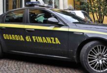 Gdf Arezzo: fugge dai finanzieri con 300 gr di cocaina, arrestato