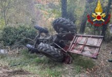 Trattore si ribalta a Loro Ciuffenna, conducente soccorso con Pegaso